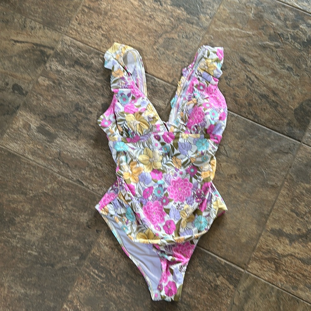 NWT Floral Cupshe Swimsuit Size XL